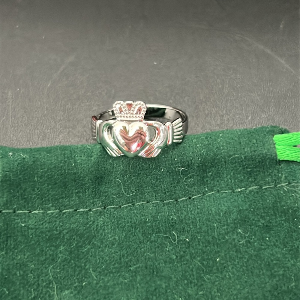 Claddagh Ring - Picture 6 of 9
